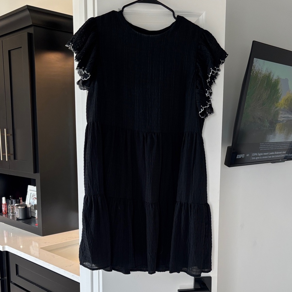 Who What Wear Black Tiered Ruffle Sleeve Dress